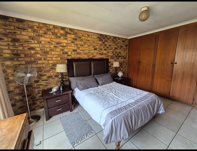 4 BEDROOM TOWNHOUSE FOR SALE IN VANDERBIJLPARK SE 1